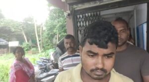 ৩০ কেজি গাঁজা সহ গ্রেপ্তার তিন অভিযুক্ত