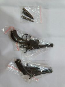 আগ্নেয়াস্ত্র সহ গ্রেপ্তার ১