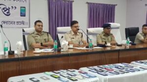 চুরি যাওয়া বিপুল পরিমাণ মোবাইল ফোন উদ্ধার করল বারাসাত জেলা পুলিশ
