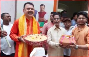 ঝালমুড়ির ঝাঁঝে ধরাশায়ী ঘাসফুল! ১৭০ পেরিয়ে নবান্ন দখলের পথে বিজেপি